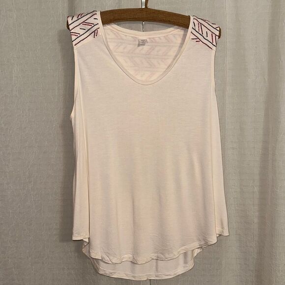 ON L Ivory Red Burgundy Navy Embroidered Sleeveless Scoop High Low Tank Top - Picture 1 of 11